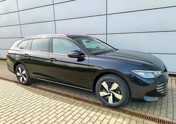 Volkswagen Passat cena 184490 przebieg: 10, rok produkcji 2024 z Będzin małe 704
